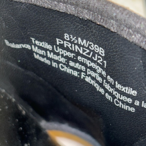 Karl Lagerfield slides - Picture 3 of 5